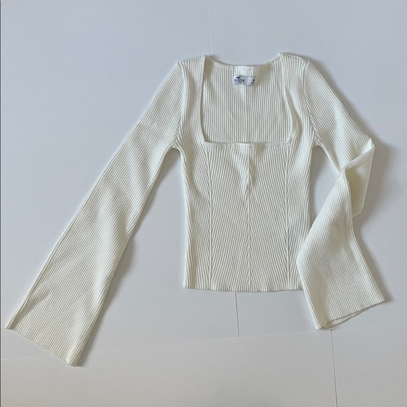 NEW Hollister Cream Ribbed Sweater Size M - Picture 3 of 5